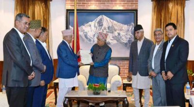 प्रधानमन्त्रीमा एमाले अध्यक्ष ओलीद्वारा दावी पेश