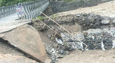 मेलम्चीको बाढीले बेलीब्रिज बगाउने खतरा