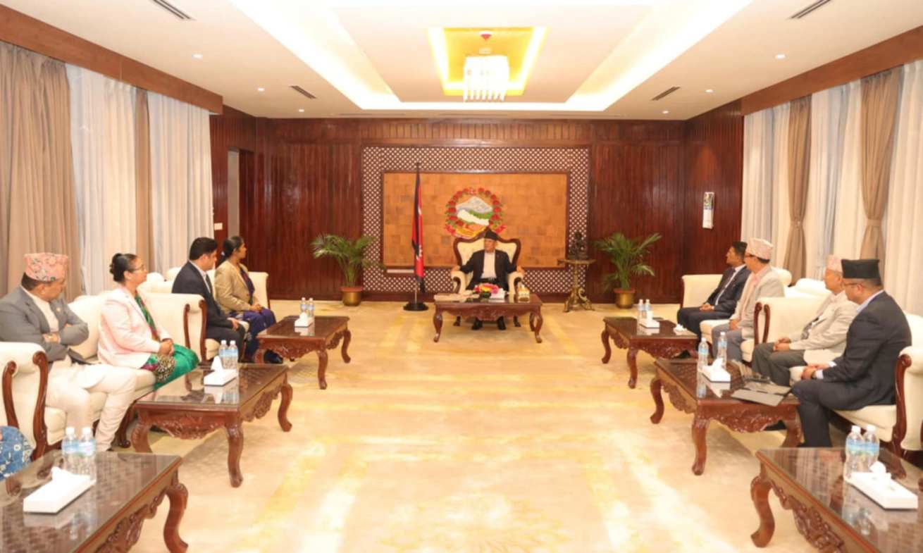 बालुवाटार पुगेर एमालेका मन्त्रीहरूले दिए सामूहिक राजीनामा