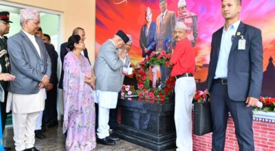 प्रधानमन्त्री ओलीद्वारा शीर्ष नेताको तस्बिरमा माल्यार्पण