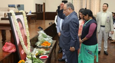 सीता दाहालप्रति श्रद्धाञ्जलि अर्पण गर्दा प्रचण्ड भए भावुक