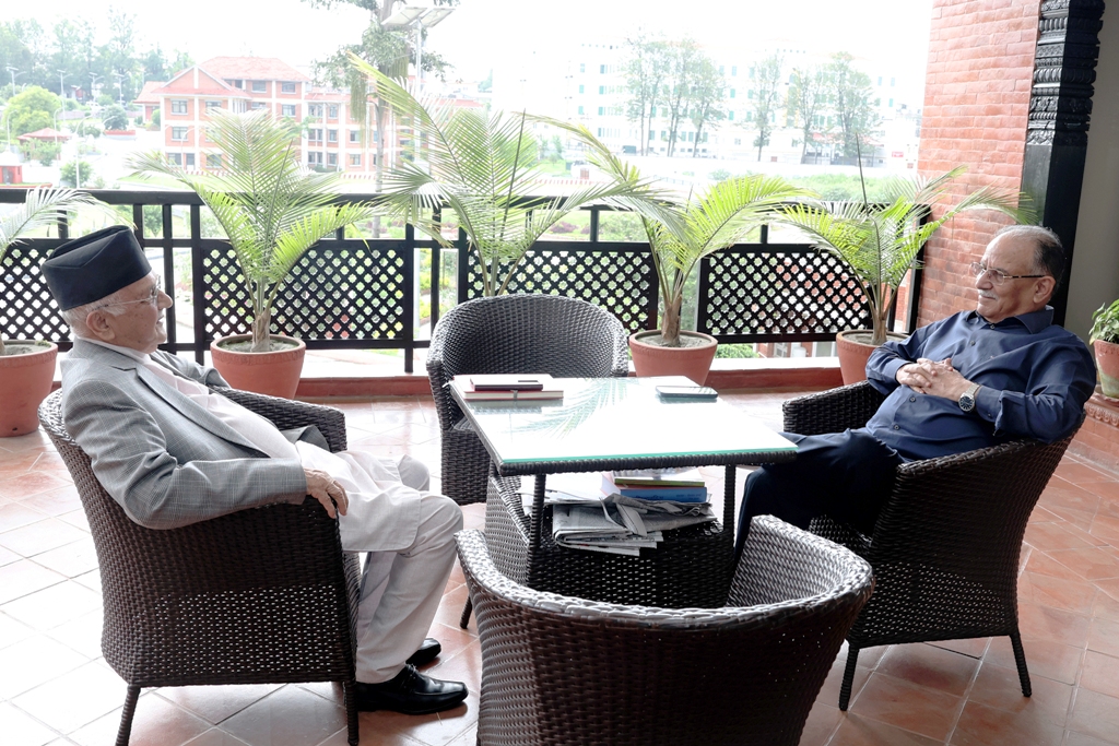 प्रधानमन्त्री प्रचण्ड र एमाले अध्यक्ष ओलीबीच भेटवार्ता