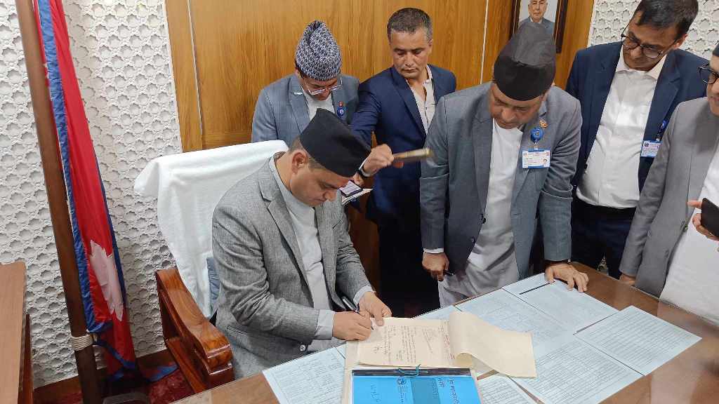 स्वास्थ्यमन्त्री पौडेलद्वारा पदभार ग्रहण