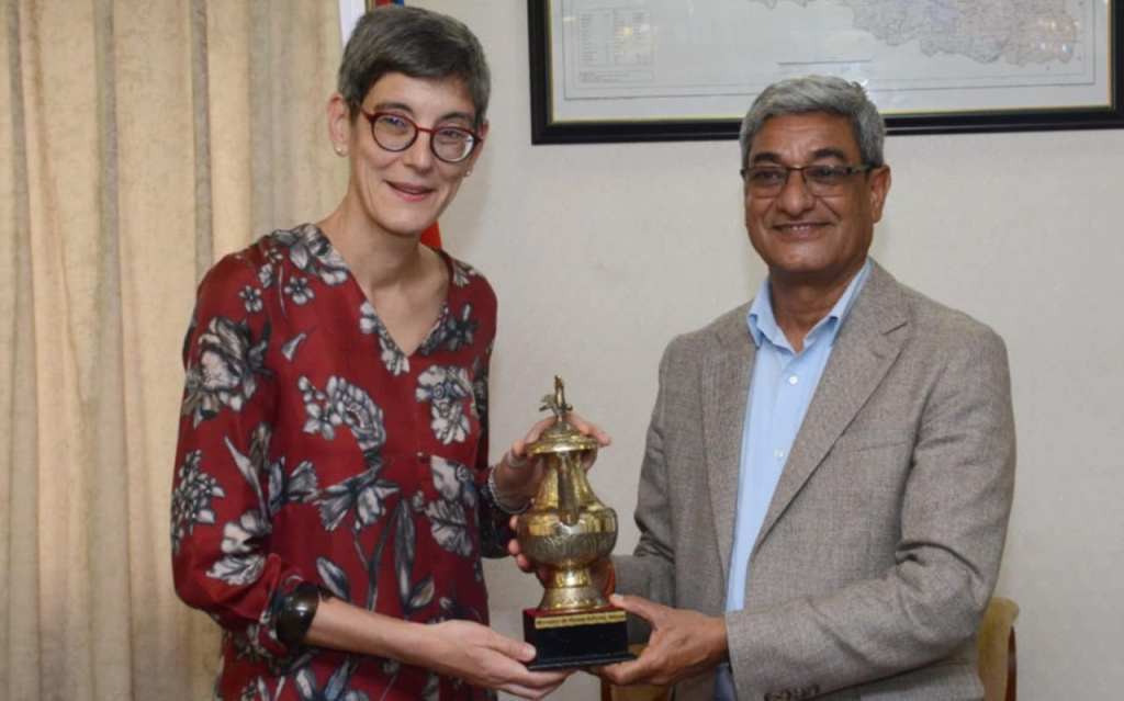 गृहमन्त्री लेखक र स्विस राजदूत मेउलीबीच शिष्टाचार भेटवार्ता