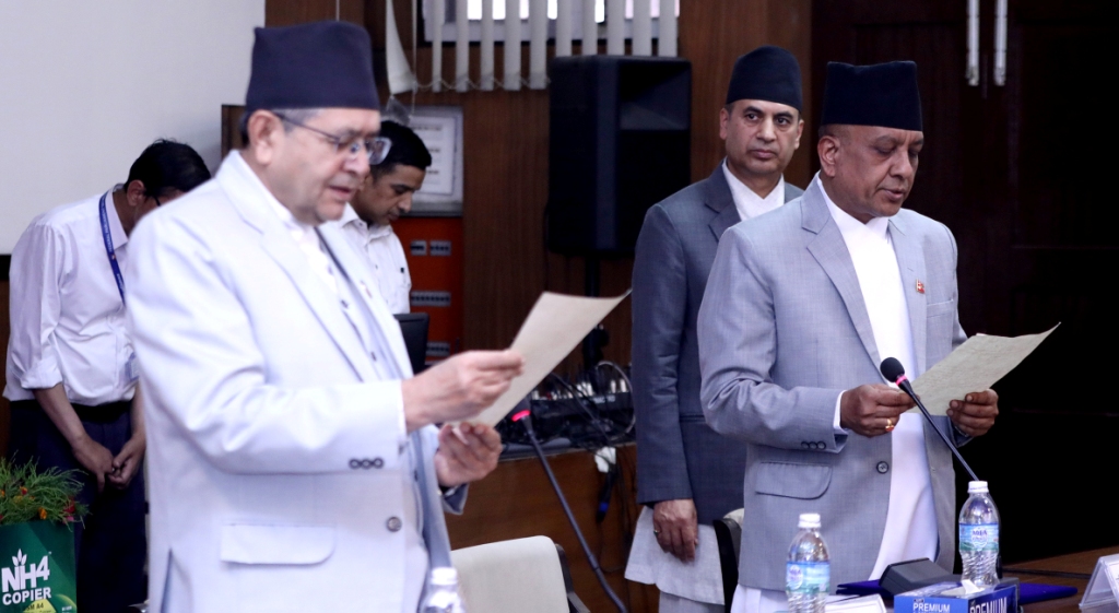 सुरेश अधिकारी सपथ