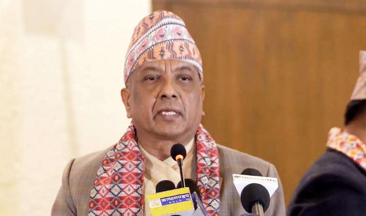 सुरेश अधिकारी