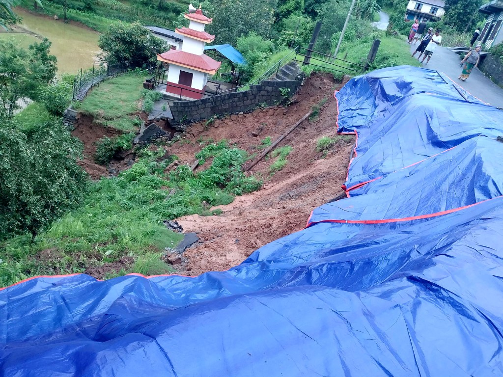 तनहुँको शुक्लागण्डकी काउरेमा पहिरो