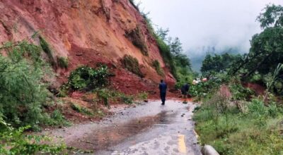 अरनिको र हेलम्बु राजमार्ग अवरुद्ध