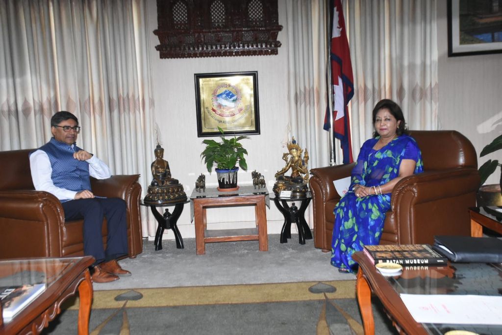 परराष्ट्रमन्त्री देउवासँग भारतीय विदेश सचिवको शिष्टाचार भेट