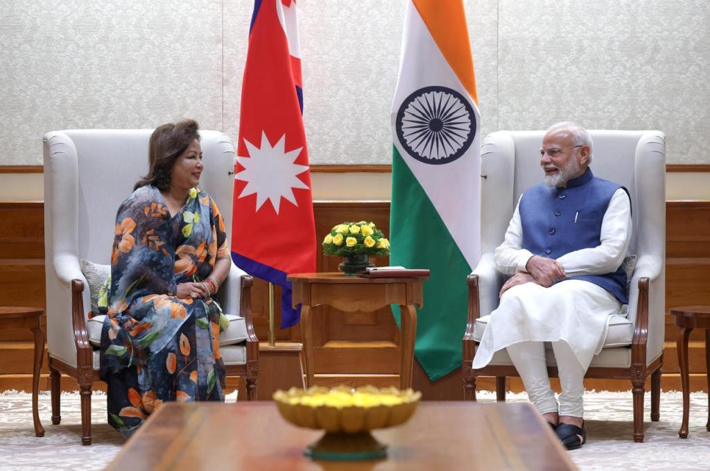 परराष्ट्रमन्त्री डा. राणाद्वारा भारतीय प्रधानमन्त्री मोदीसँग शिष्टाचार भेट