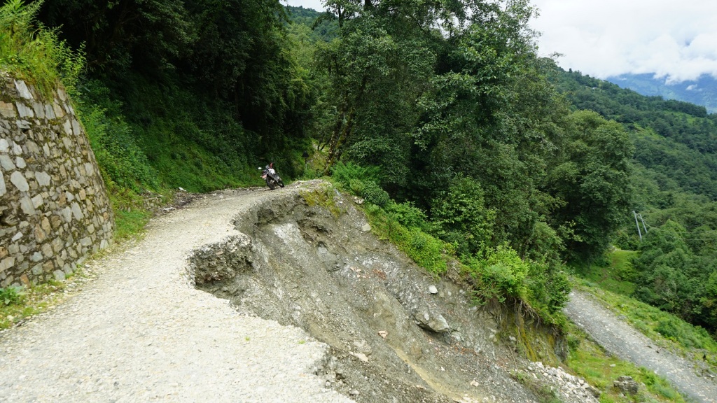 घोडेपानी सडक अवरुद्ध