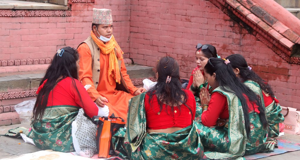 पशुपतिनाथमा भक्तजनको घुइँचो