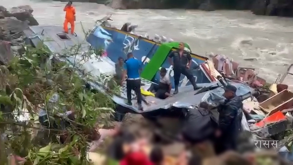 तनहुँ बस दुर्घटना