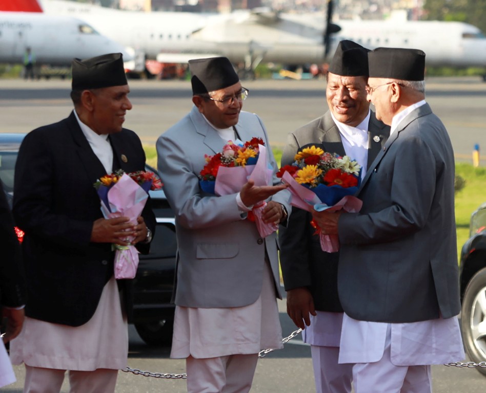 प्रधानमन्त्री केपी ओली स्वदेश फिर्ता