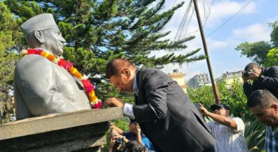 उपप्रधानमन्त्री सिंहद्धारा लौहपुरुष सिंहको सालिकमा माल्यार्पण