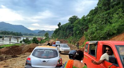 राजमार्गमा खसेको ढुङ्गा हटाए