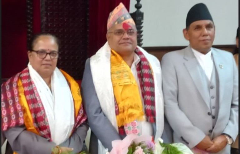 राष्ट्रियसभा अध्यक्षसमक्ष नवनिर्वाचित समिति सभापतिको शपथ