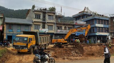 दमौली बजारमा सडक विस्तारले गति लिँदै