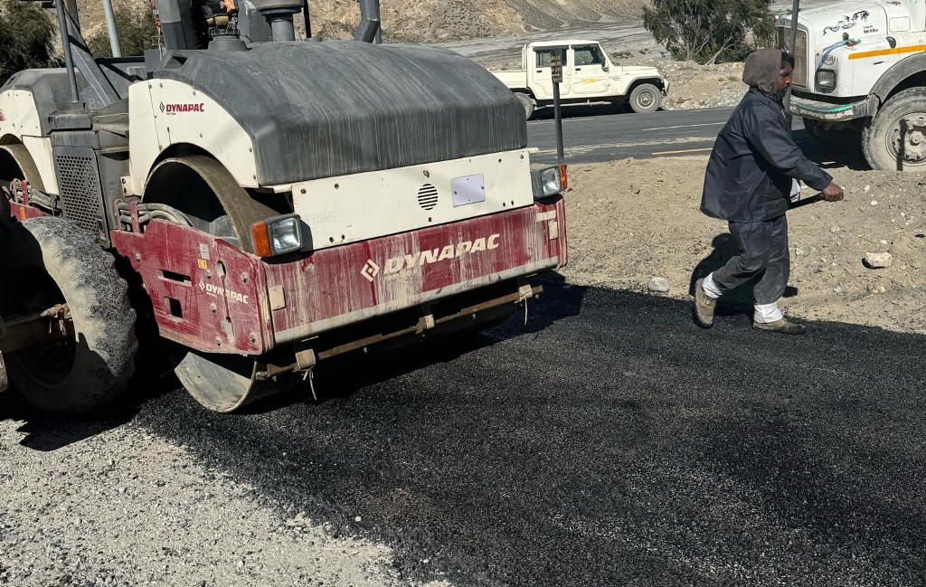 मुस्ताङको घरपझोङ चक्रपथ कालोपत्र सुरु