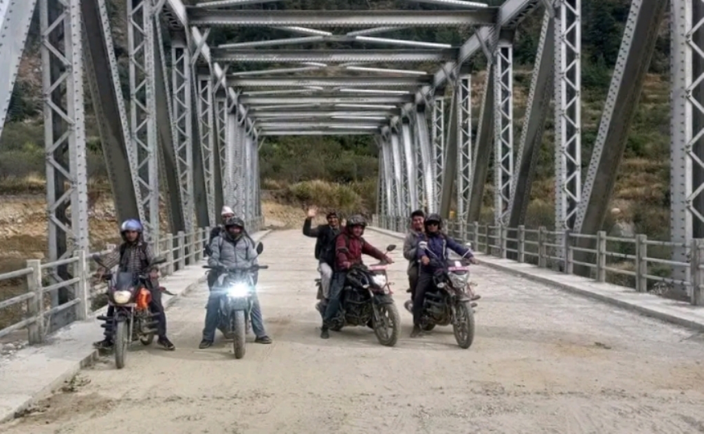 तिला नदीमाथि मोटरेबल ‘स्टिल ट्रस’ निर्माण