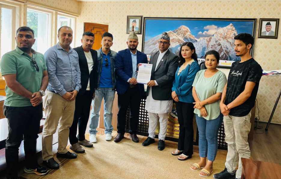 हवाई भाडा सर्वसुलभ बनाउन अखिलको माग