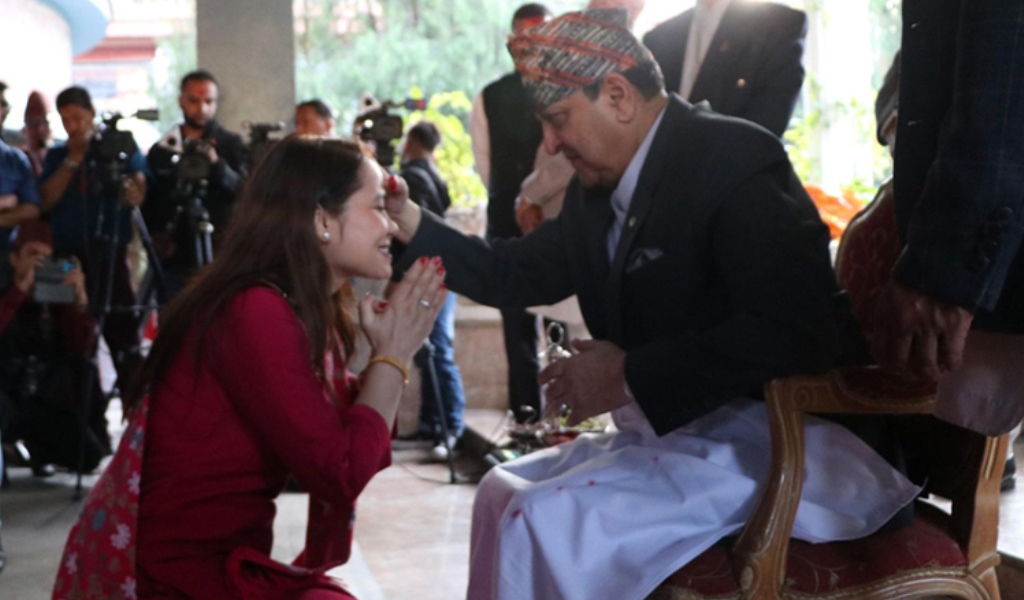 पूर्वराजा शाहले लगाइदिए सर्वसाधारणलाई दशैंको टीका