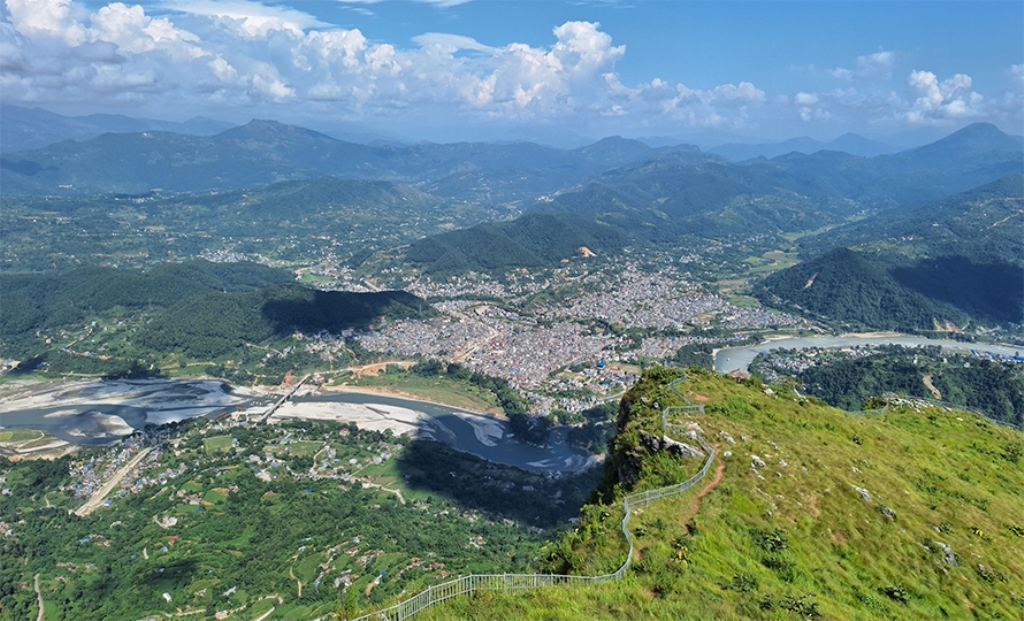 मानुङकोटमा पर्यटकको चहलपहल