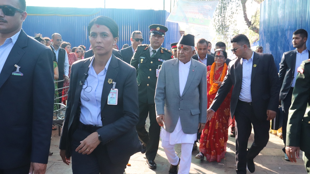 राष्ट्रपति पौडेलद्वारा काठमाडौँको भद्रकाली मन्दिरमा पूजाअर्चना गर्दै 