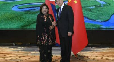 डा. आरजु राणा देउवा र वाङ यी