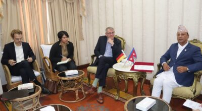 दिपक खड्का र डा. थमस प्रिन्ज