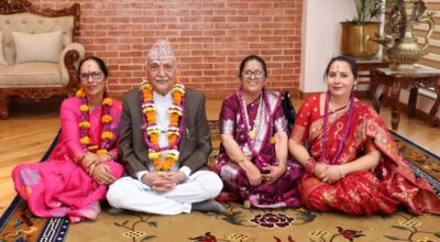 प्रधानमन्त्री ओलीद्वारा बहिनीहरुबाट शुभसाइतमा टीका ग्रहण