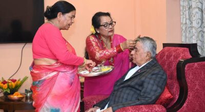 राष्ट्रपति पौडेलद्वारा बहिनीहरूबाट टीका ग्रहण