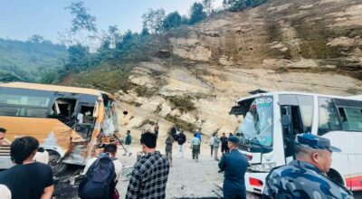 पृथ्वी राजमार्गको गोरेचौतारामा दुई बस ठोक्किदा २९ जना घाइते