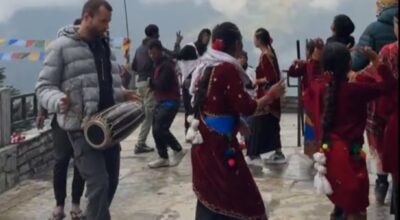 देउसीभैलोमा रमाए पर्यटक