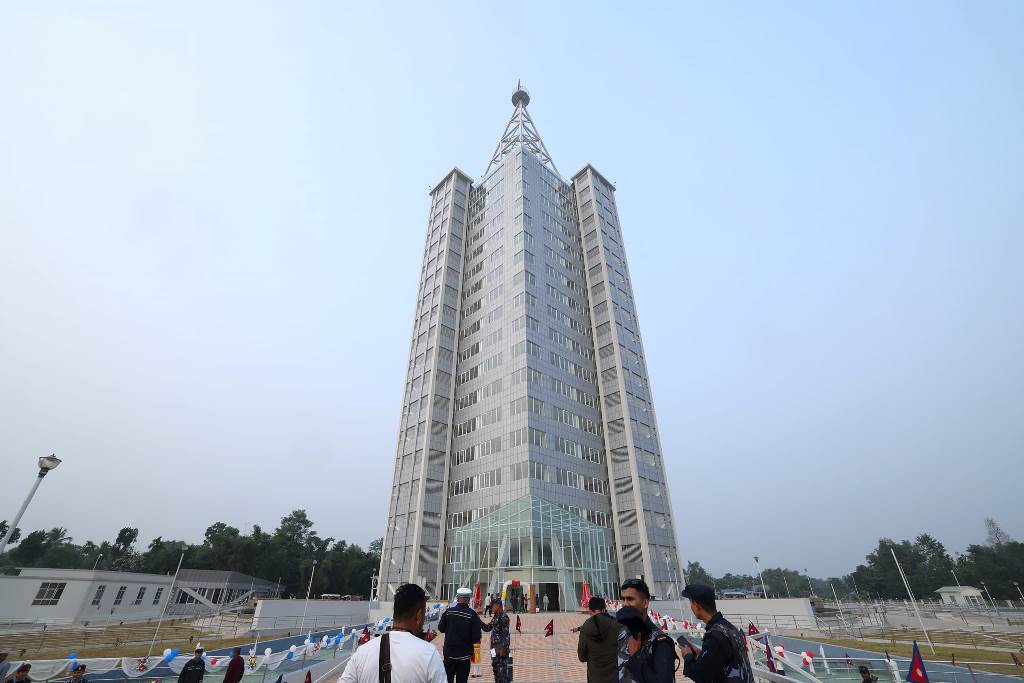  दमक भ्यूटावरको 