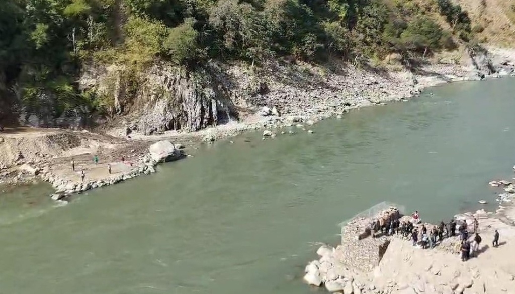 सुनकोशीस्थित फोक्सिङटारमा अस्थायी बेलिब्रिज