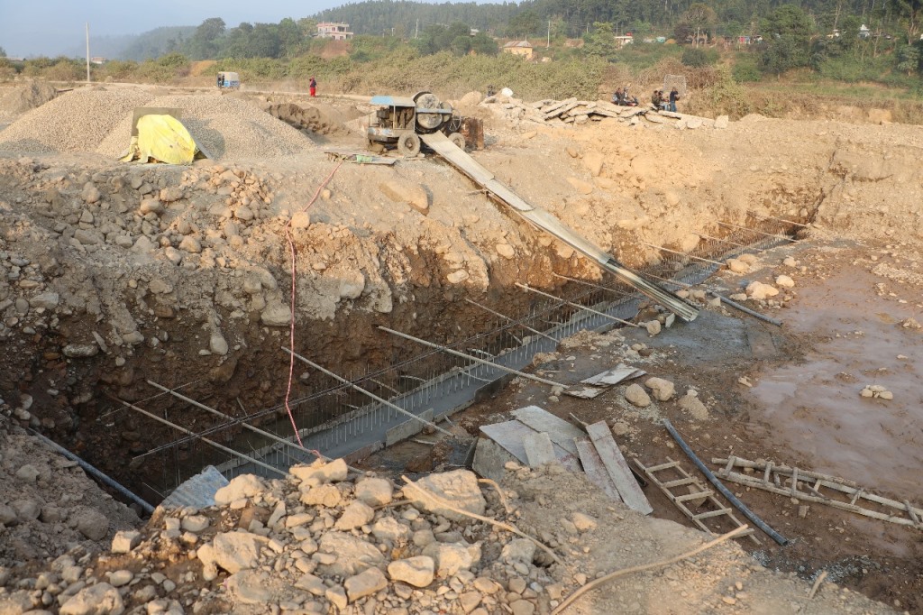 भमके खोलामा पुल निर्माण