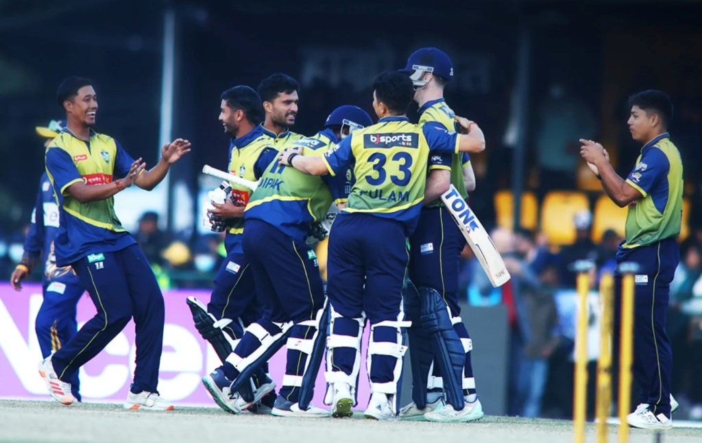 काठमाडौँमा जारी सिद्धार्थ बैंक नेपाल प्रिमियर लिग (एनपिएल) मा विराटनगर किङ्ग्सले लुम्बिनी लायन्सलाई पराजित गरेको छ । त्रिवि क्रिकेट मैदान कीर्तिपुरमा आज सम्पन्न खेलमा विराटनगरले लुम्बिनीलाई दुई विकेट हराएको हो । यसअघि दुई खेलमा पराजित भएको विराटनगरको यो पहिलो जित हो ।