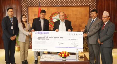 नेपाल बैंकद्वारा भूकम्प पीडितका लागि प्रधानमन्त्रीलाई ५० लाखको चेक हस्तान्तरण