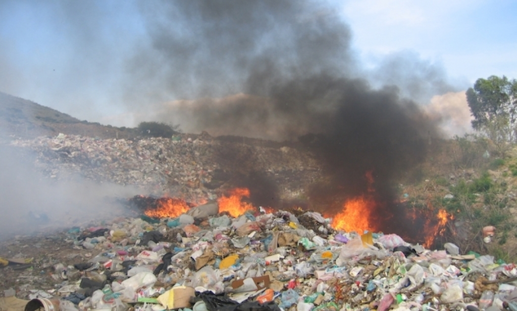 प्लास्टिकजन्य फोहोर