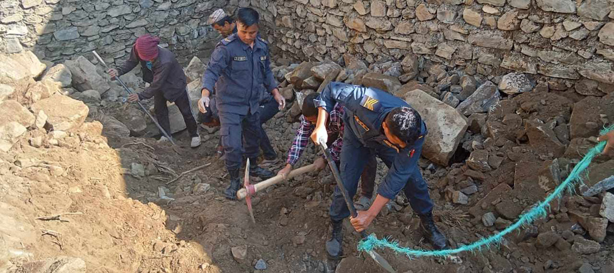 रोल्पामा निर्माणाधीन झोलुंगे पुलको पर्खाल भत्किँदा पाँच जनाको मृत्यु