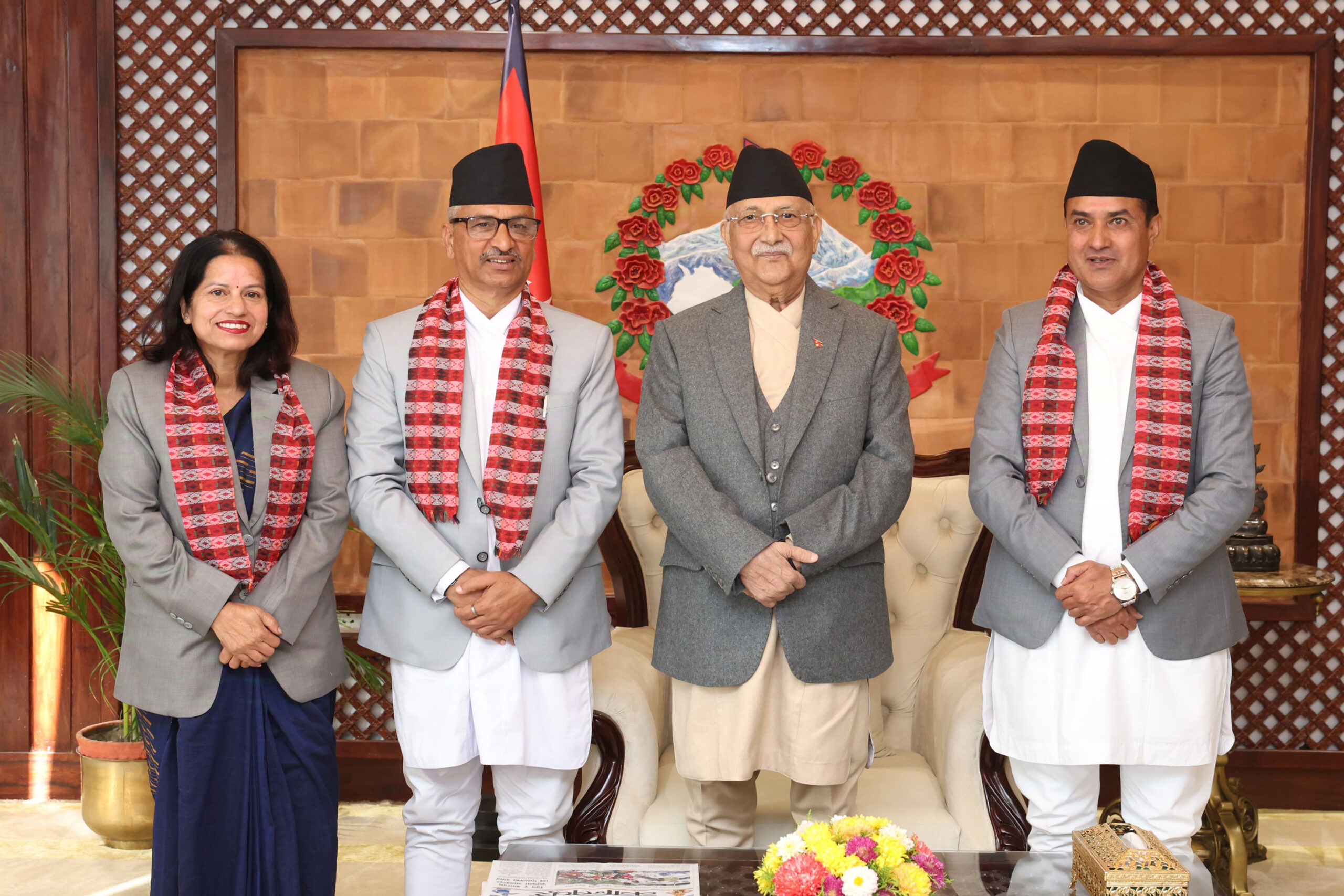 प्रधानमन्त्रीसमक्ष प्रमुख सूचना आयुक्तले लिए शपथ