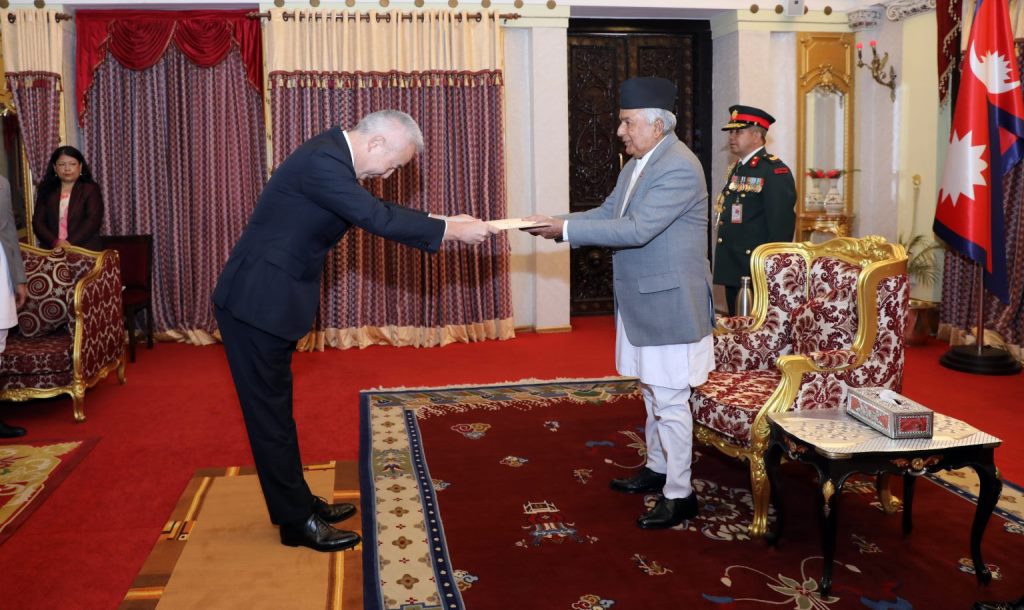 चार देशका नवनियुक्त राजदूतद्वारा राष्ट्रपतिसमक्ष ओहोदापत्रको प्रमाणपत्र पेस