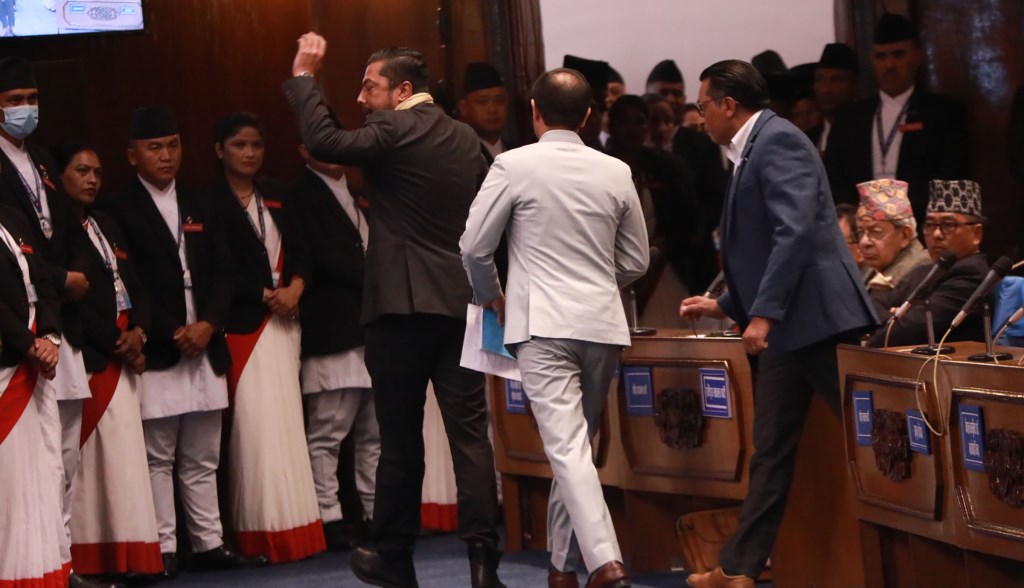 रास्वपा सांसदद्वारा प्रतिनिधिसभा बैठक बहिष्कार