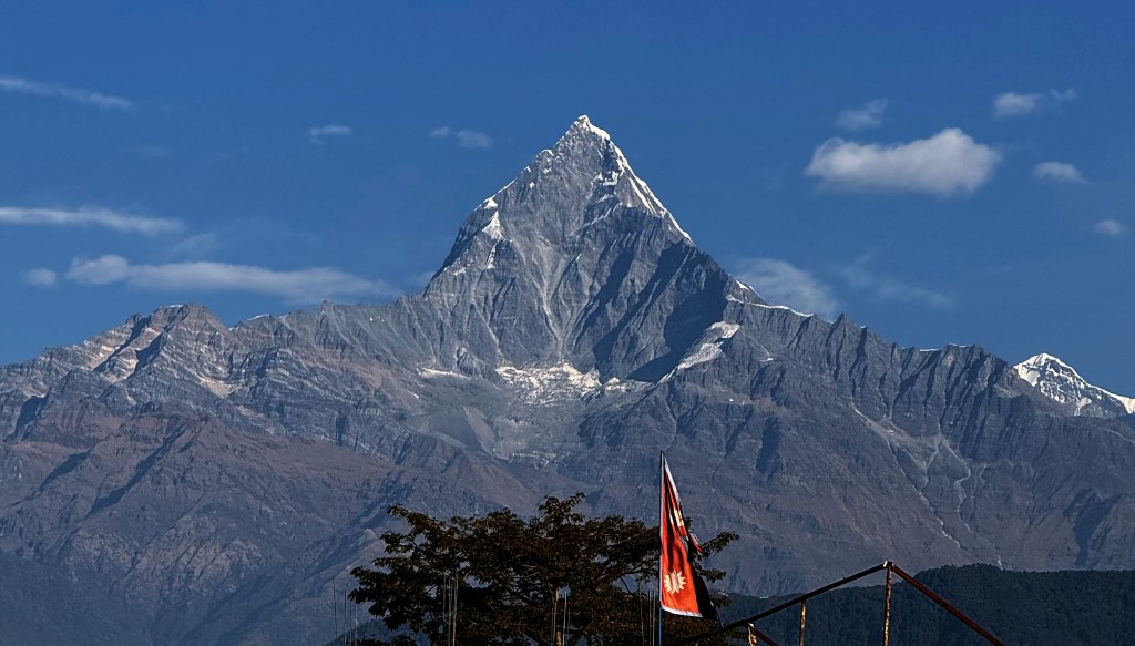 हिउँ बेगरको माछापुच्छ्रे
