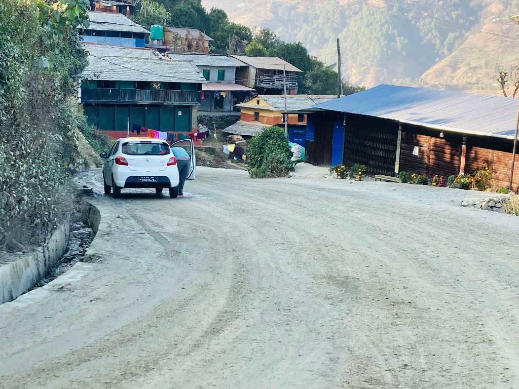 ट्र्याक खुलेको २४ वर्षपछि सडक स्तरोन्नति