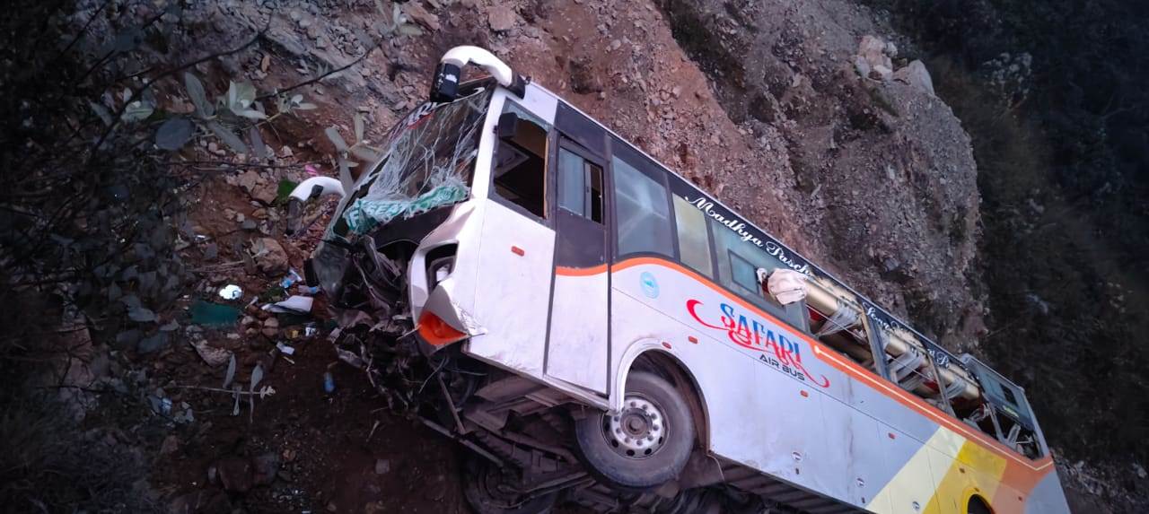 चितवनमा बस दुर्घटना