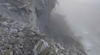 पहिरो खस्दा महाकाली लोकमार्ग अवरुद्ध