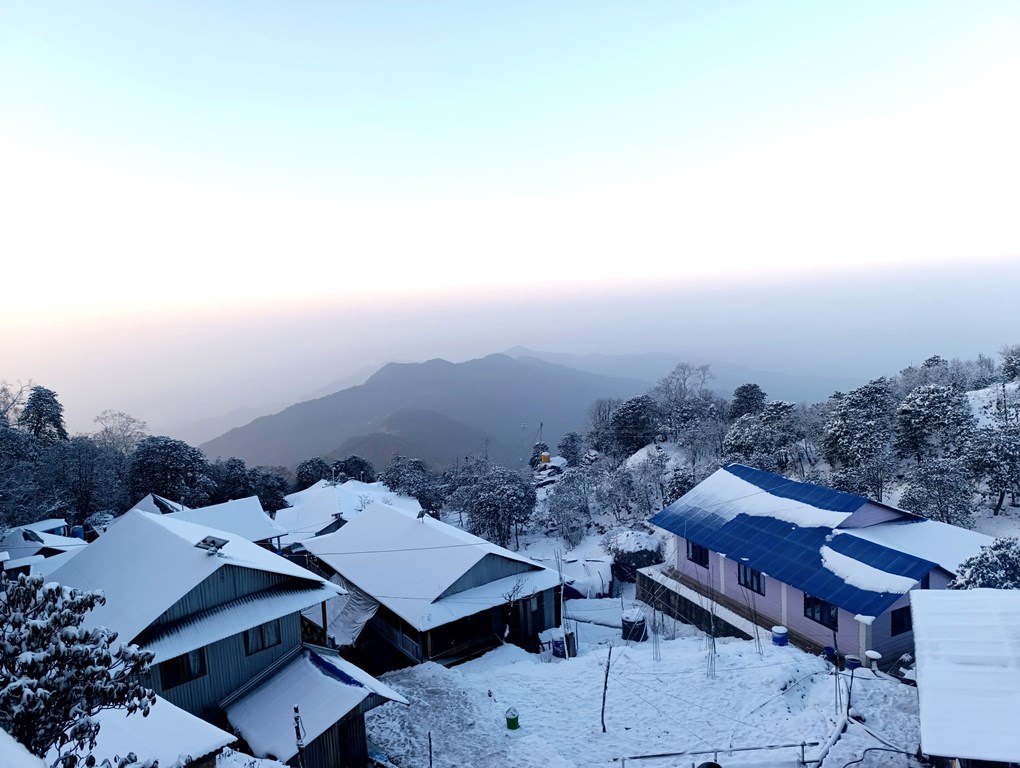 पाथीभरा क्षेत्रमा यस वर्षकै बाग्लो हिमपात 