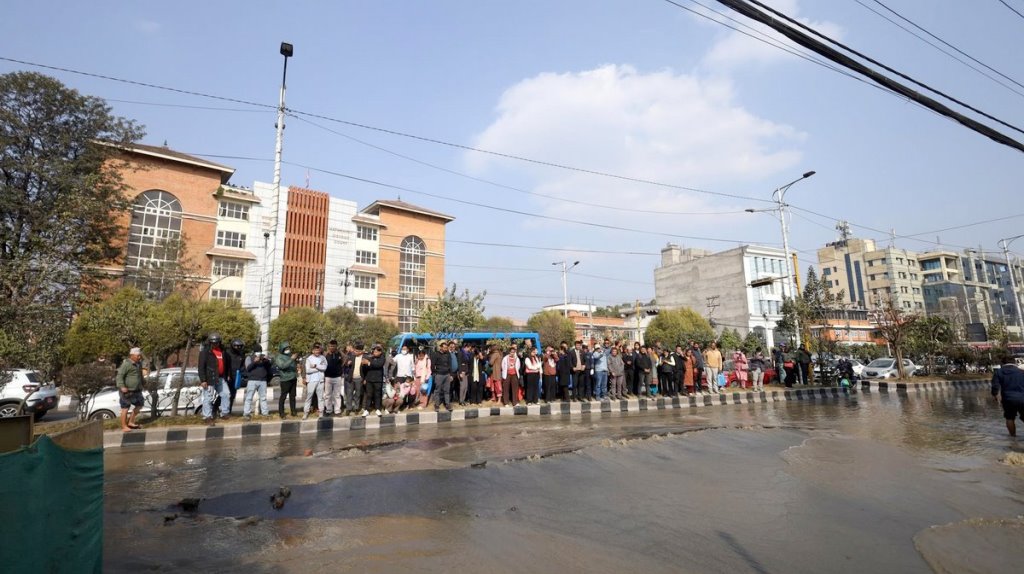 मेलम्ची खानेपानीको मुख्य पाइप फुट्दा बबरमहल जलमग्न